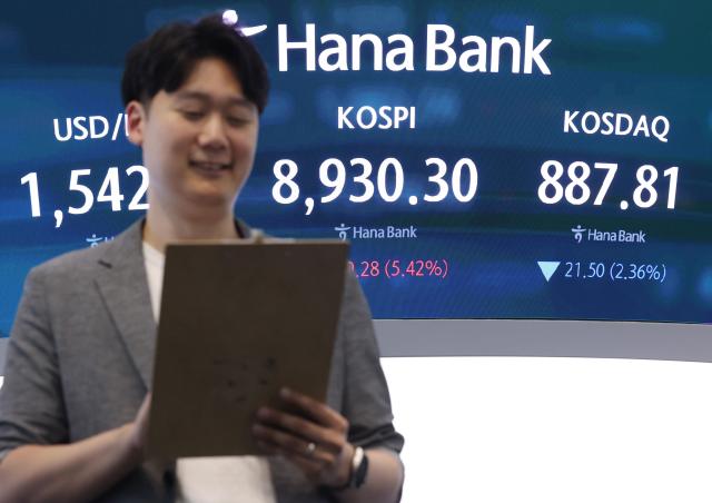 KOSPI, Nikkei 225 refueled by revived chip fever