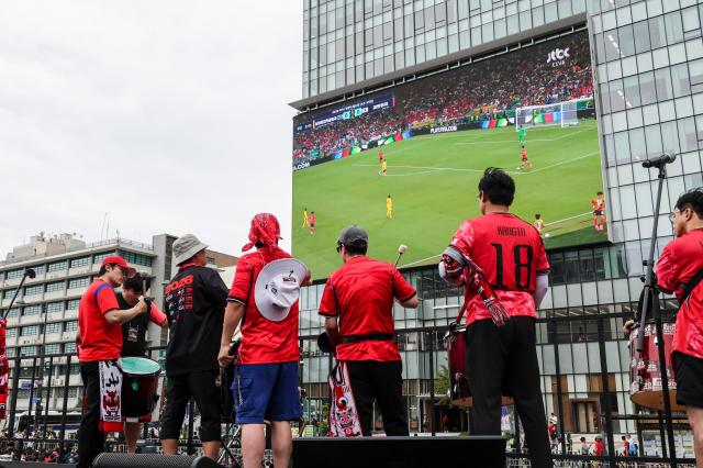 Supporters, including members of the Red Devils, South Korea's official football supporters' group, watch the second half of the Group A match between South Korea and South Africa during a public viewing event for the 2026 FIFA World Cup at Gwanghwamun Square in Seoul on June 25, 2026. AJP Yoo Na-hyun.
