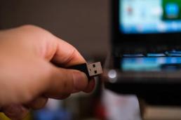 日 자위대 기밀망에 중국산 감염 USB…1년 가까이 몰랐다
