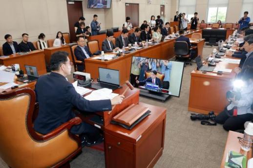 與 이기헌, 욕설 한 적 없어…국민의힘 바이든-날리면 같은 선동