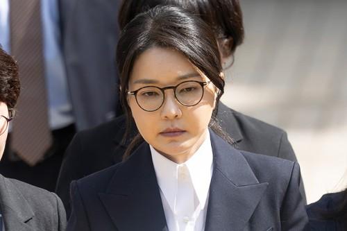 법원 김건희, 알선 명목 반클리프 목걸이 수수 인정