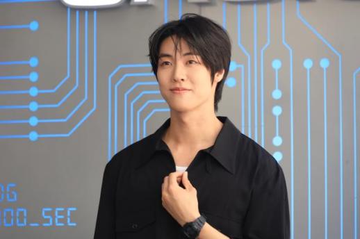 Lee Seung-hyub at the CASIO Store Dosan & Cafe 00:00 first anniversary photo call