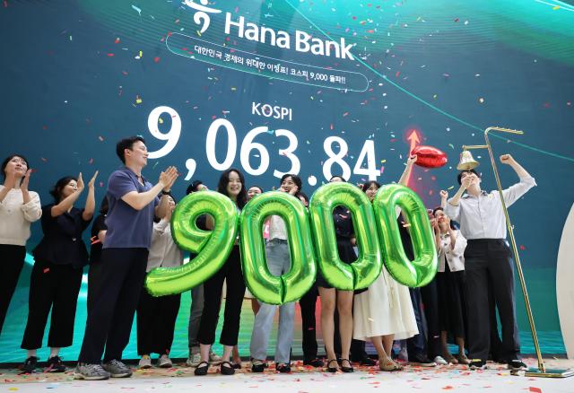 Employees celebrate the KOSPIs breakthrough above the 9000-point mark at Hana Banks dealing room in central Seoul on June 18 2026 AJP Yoo Na-hyun