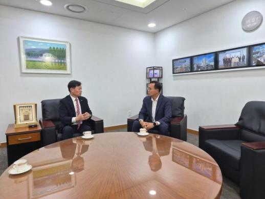 윤희신 태안군수 당선인 발전5사 통합본사 태안 유치에 사활