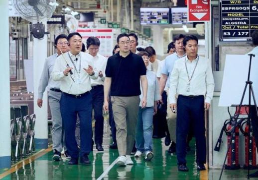 취임 8주년 구광모 LG 회장, 선택과 집중 끝내고 AI 대전환 닻 올렸다