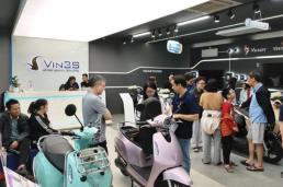 4년 만에 7배 급증 베트남 車시장 판 흔드는 전기차