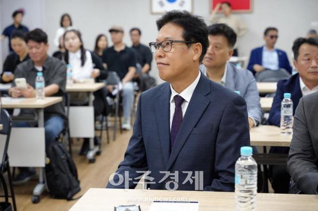 탁종한 상해한국상회한국인회 제28대 회장 한중 경제협력의 지평을 넓히고 지속 가능한 민간 협력 네트워크 구축에 앞장서고 있다사진상해한국상회한국인회