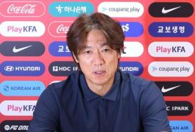 Hong Myung-bo Resigns as South Koreas Soccer Coach After World Cup Exit
