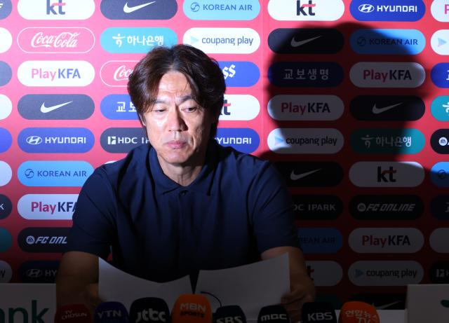 결과도 사임도 12년 전 그대로…실패 답습한 홍명보의 참담한 결말
