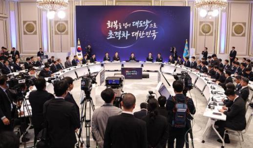 호남 반도체 발표에 여야 티격태격