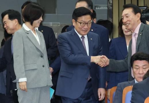 국힘 법사위 반환…민주, 협상 아닌 협박
