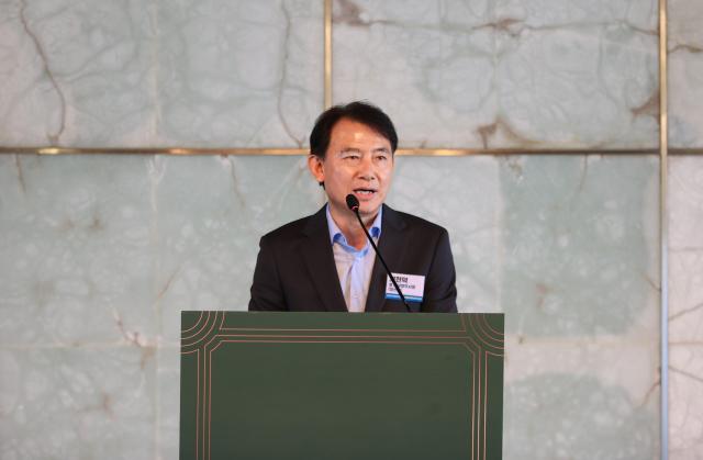 최현덕 남양주시장 당선인이 29일 서울 중구 더 플라자 호텔에서 열린 ‘민선 9기 지방선거 당선자 사회연대경제 정책간담회’에서 인사말을 하고 있다 사진최현덕 인수위