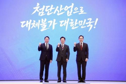 李대통령, 이재용·최태원에 국가 영웅·국민 영웅