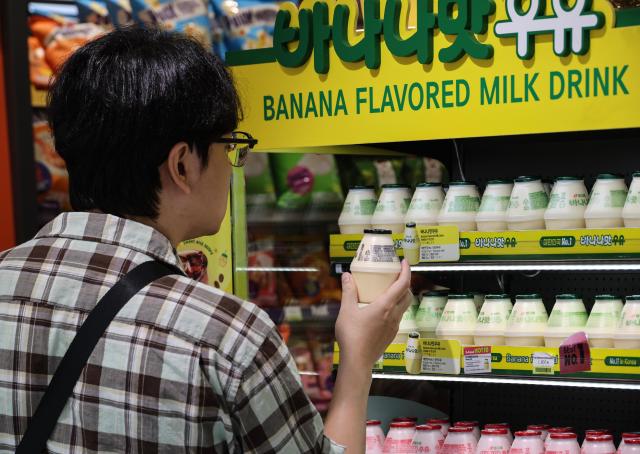 Banana milk wins over Seouls foreign tourists