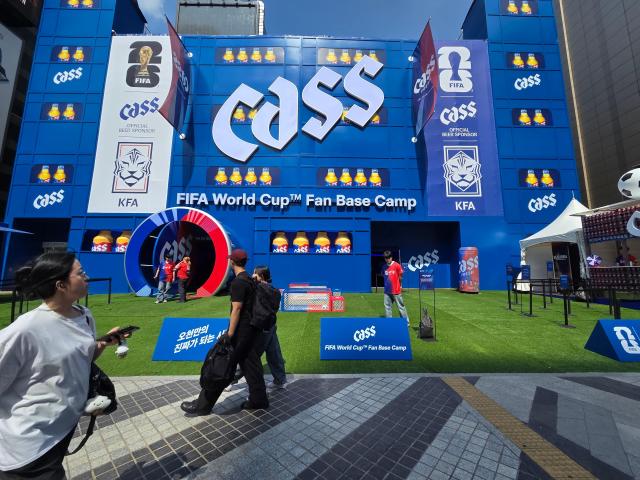 OB Beer opened a 'Cass FIFA World Cup Fan Base Camp' on the first floor of the Yeoksam Building on Gangnam-daero 420 on June 11.