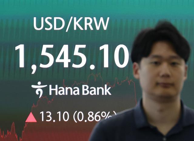 29일 서울 중구 하나은행 딜링룸 현황판에 표시되고 있는 원달러 환율사진연합뉴스
