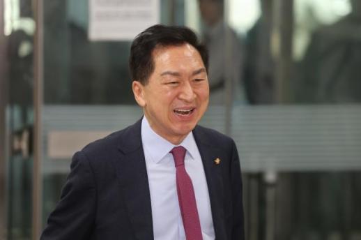 김기현, 尹 체포 방해 입건에 李에 쓴소리하는 야당 의원 입틀막