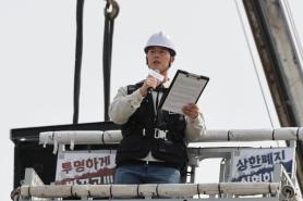 Samsung Electronics largest union votes to retain chief 