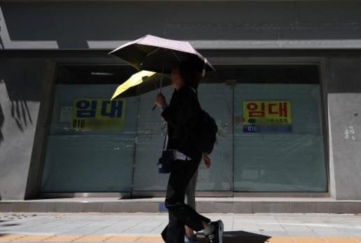 [아주사설│기본·원칙·상식] 자영업자 대출 연체액 최대, 부실 더 미룰 수 없다