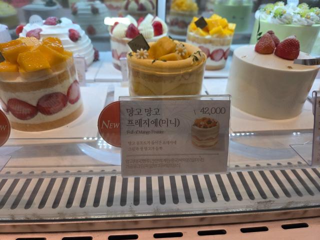 [단독] "프리미엄 케이크라더니 중국산 계란?"…현대백화점 베즐리 원재료 논란