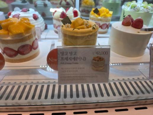 [단독] 프리미엄 케이크라더니 중국산 계란을?…현대백화점 베즐리 원재료 알고보니
