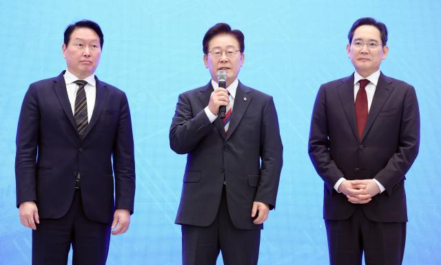 이재명 대통령이 29일 청와대에서 열린 3대 메가프로젝트 국민보고회에서 이재용 삼성전자 회장과 최태원 SK그룹 회장의 기업투자 계획 발표 후 발언하고 있다사진청와대통신사진기자단