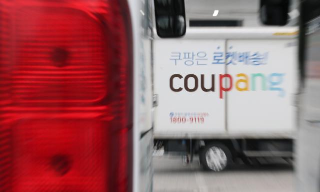 개보위 쿠팡에 과징금 6천246억 부과
    서울연합뉴스 김주형 기자  개인정보보호위원회가 11일 3천750만명의 개인정보를 유출하고 법적 근거 없이 회원들의 온라인 활동기록을 무단 수집한 쿠팡에 과징금 총 6천246억원을 부과했다
    단일 개인정보 유출 사고에 내린 과징금 규모로는 역대 최대치로 한 기업의 여러 위반행위에 부과한 과징금 규모로도 가장 많다
    사진은 이날 서울의 한 쿠팡 물류센터에서 대기하는 배송 트럭 모습 2026611
    kjhpressynacokr2026-06-11 121656
저작권자 ⓒ ㈜연합뉴스 무단 전재 재배포 금지 AI 학습 및 활용 금지저작권자 ⓒ ㈜연합뉴스 무단 전재 재배포 금지 AI 학습 및 활용 금지
