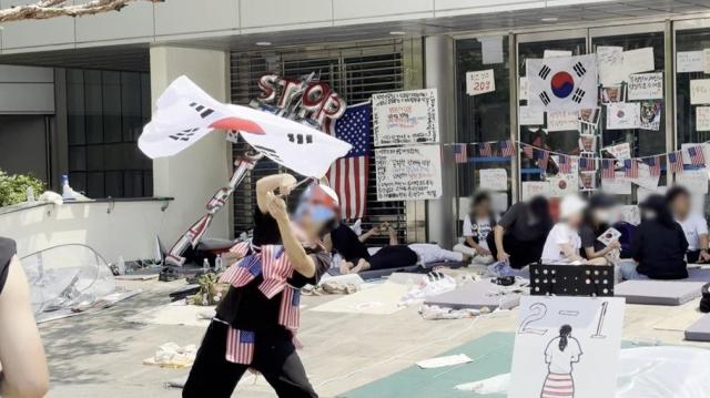 잠실7동 제2투표소 현장에 투표권을 행사하지 못한 유권자들과 선거 시스템 마비에 분노한 시민들이 모였다 사진MBC PD수첩