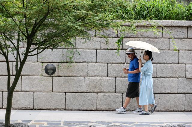 Heat advisory grips Seoul while monsoon approaches