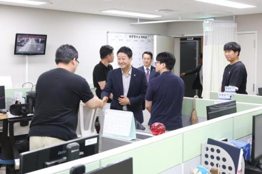 김진경 의장, 임기 마지막 날 직원들과 작별 인사
