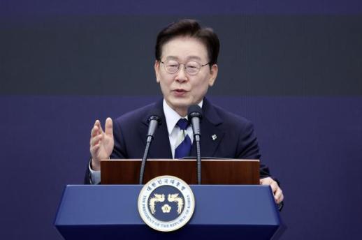 李在明出席西南地区高新产业发展愿景国民报告会