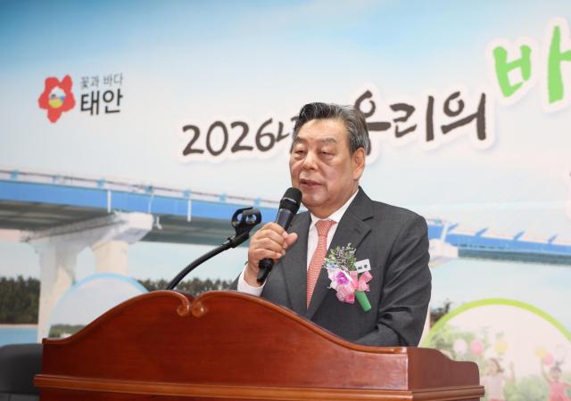 가세로 태안군수가 29일 군청 대강당에서 열린 이임식에서 이임사를 하고 있다사진태안군