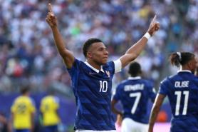 France Dominates Sweden 3-0, Advances to World Cup Round of 16
