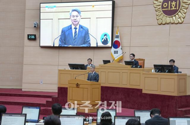 민형배 전남광주통합특별시장이 1일 무안청사 특별시의회에서 취임사를 하고 있다 사진광주특별시