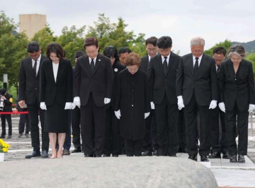 이재명 대통령, 오늘 문재인 전 대통령과 비빔밥 오찬…통합 메시지 나오나