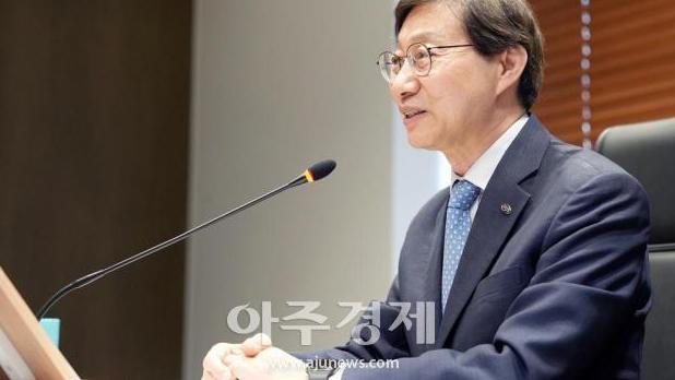 지난달 23일 전주 공단 사옥에서 온라인 기자간담회를 진행 중인 김성주 국민연금공단 이사장 사진국민연금공단