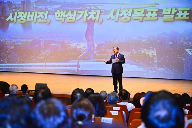 이병선 속초시장이 취임사를 하고 있다 사진속초시