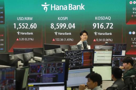 [사설] 환율 1550원 시대, 시장은 정부의 의지가 아니라 국가의 체력을 묻고 있다