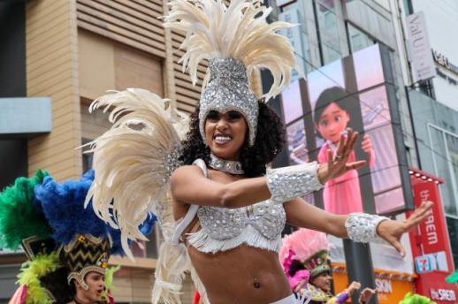 Lotte World celebrates with Samba spectacle