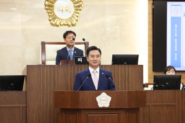 10대 평택시의회 전반기 부의장으로 선출된 정일구 의원 모습 사진평택시의회