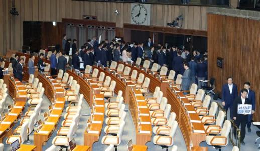 [김지윤의 골든피그] 여당 품에 안긴 정무·재경위…디지털자산기본법 등 입법 재개 촉각