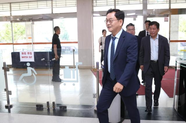 고양특례시청 첫 출근 중인 민경선 고양특례시장 모습 사진고양시