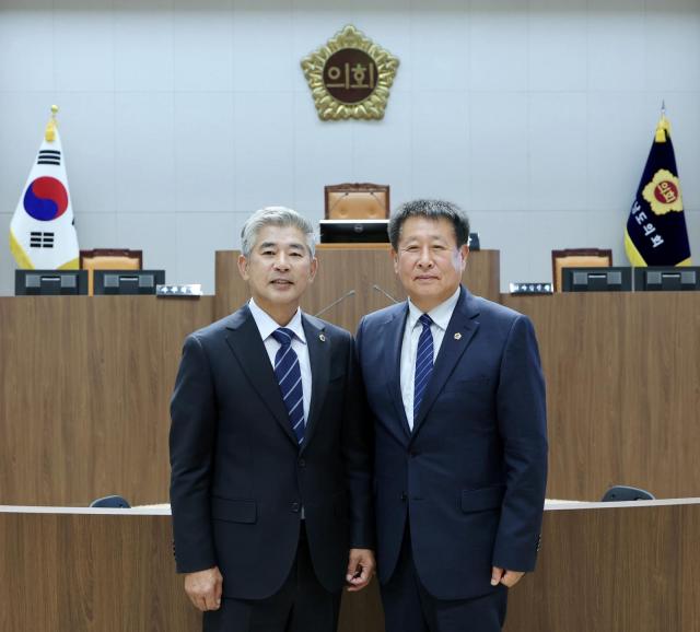 제369회 임시회 제1차 본회의 왼쪽 조철기 의장 오른쪽 장승재 제1부의장사진충남도의회