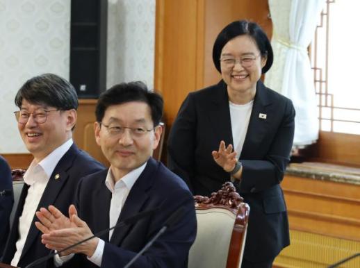 韓총리 첫 공식일정, AI 간담회…관계 장관님 말씀 듣는게 제일 중요