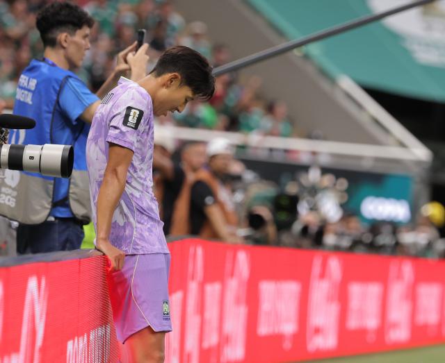 18일현지시간 멕시코 사포판 과달라하라 스타디움에서 열린 2026 북중미 월드컵 A조 2차전 한국과 멕시코의 경기 손흥민이 득점 찬스를 놓친 뒤 아쉬워하고 있다 사진연합뉴스·로이터