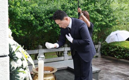 이남오 함평군수, 취임 첫 일정 충혼탑 참배