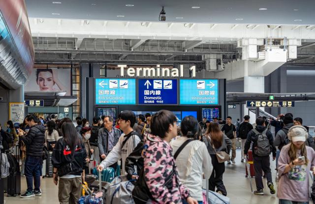 韓国人の日本行「5年で10倍」に急増、対日旅行収支の赤字が過去最大…内水経済への冷や水に懸念