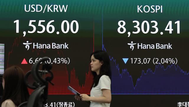 2026년 7월 1일 서울 중구 하나은행 딜링룸 전광판에 환율과 코스피 지수가 표시되어 있다 사진연합뉴스