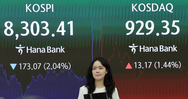 전날인 1일 코스피는 전 거래일보다 17307포인트204 내린 830341에 거래를 마쳤다 사진연합뉴스