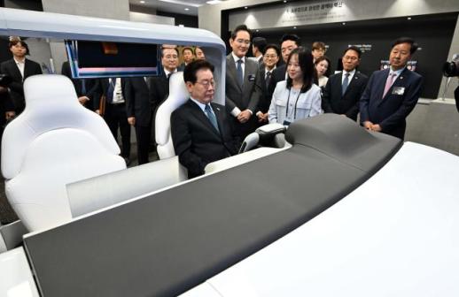 李在明出席忠清圈尖端产业发展国民报告会